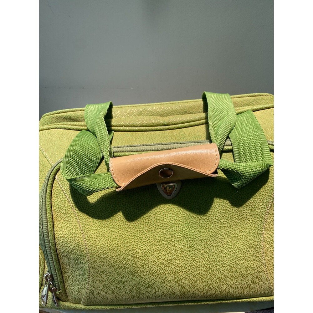 VTG International Traveler (IT) Brand Carry on Bag Green w/ Vera Bradley Strap - Picture 6 of 12